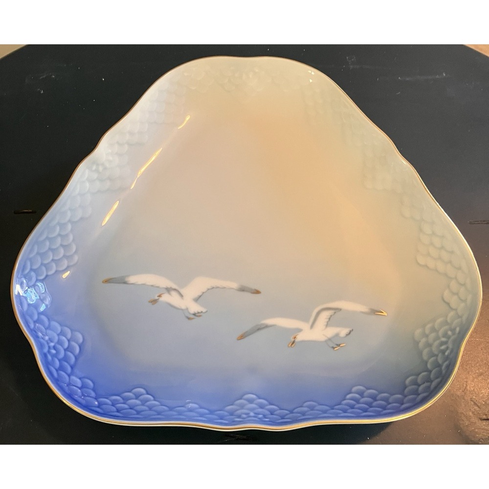 Bing &‎ Grondahl B&G Seagull Gold Rim Triangle Dish 9.5"x1.25" #354 Denmark EUC